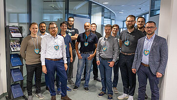 CONSILIO-Geschäftsführer Ralf Bernhard (3.v.l.) mit seinem Team bei der Einweihung der neuen Büroräume im Partner-Port-Gebäude in Walldorf.