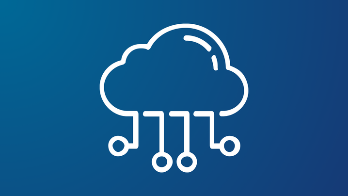 Weißes Cloud/IoT-Symbol vor blauem Hintergrund