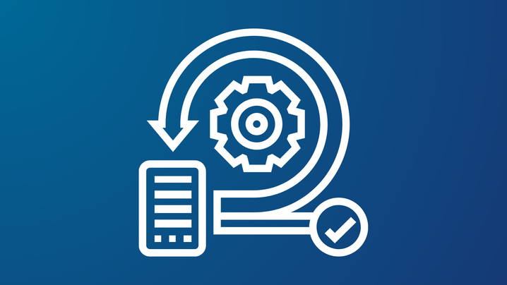 Weißes Icon auf blauem Hintergrund: Zahnrad-Symbol mit Kreis darum und Taschenrechner-Symbol
