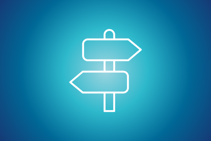 Wegweiser-Icon vor blauem Hintergrund